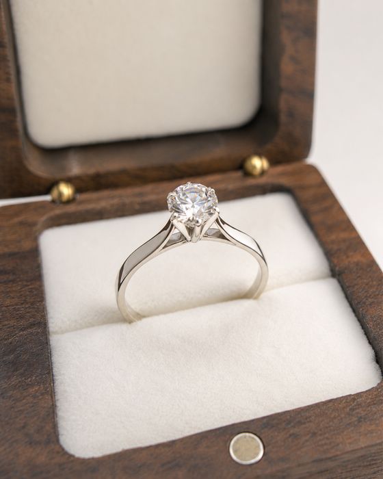 Pierścionek z  naturalnym diamentem 0,60 ct białe złoto 18k | certyfikat | zaręczynowy