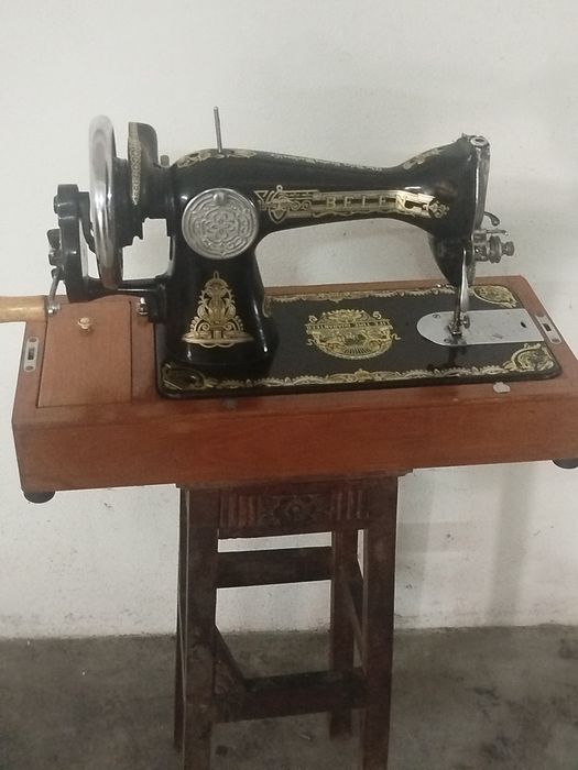 Maquina de costura antiga