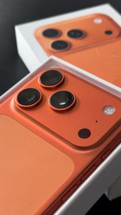 iPhone 17 Pro Cosmic Orange