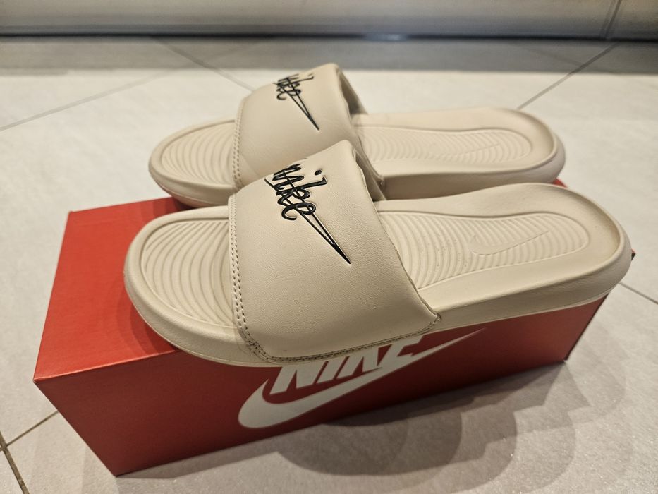 Nike r 38 24 24,5cm wkl beżowe damskie klapki stan jak nowe