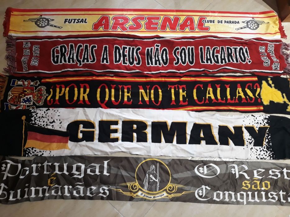 Varios cachecóis a varios preços