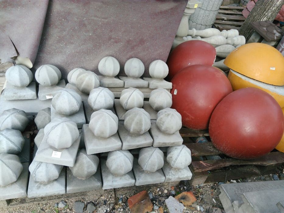 Вазони,болясини,квiтники,леви,пам'ятники,фонтани...