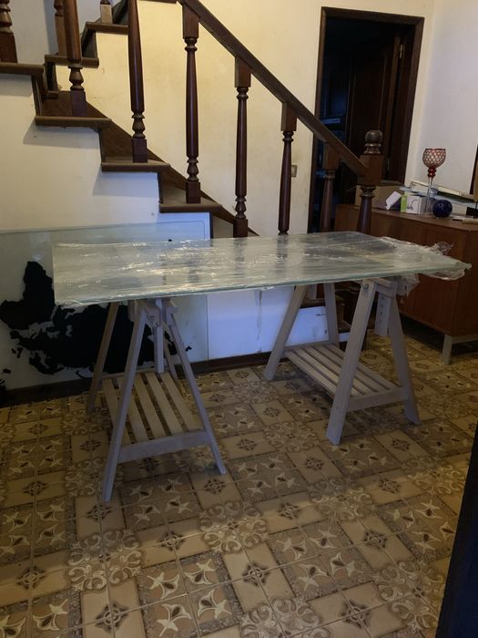 Secretária de Arquiteto/Designer Ajustável com Tampo de Vidro e Cavaletes Premium — COMO NOVA (150cmx80)