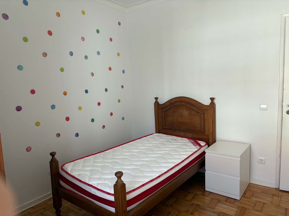 Quarto em apartamento renovado