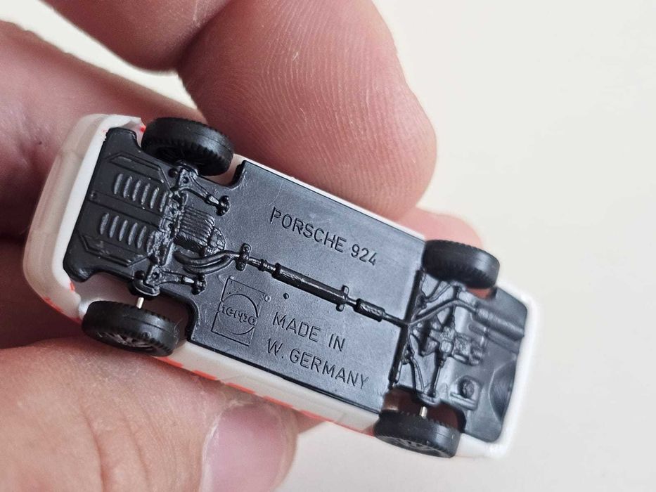 Herpa 1:87 H0 - Porsche 924 pogotowie model do makiety