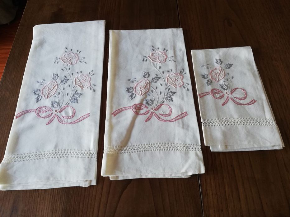 Jogo de toalhas em linho (bordado da lixa)