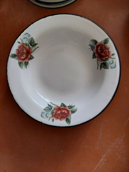 Продам эмалированную посуду и блюдо хром