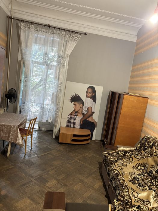 2 комнаты в комуне Центр ул.Садовая 4000 +1000грн коммуналка