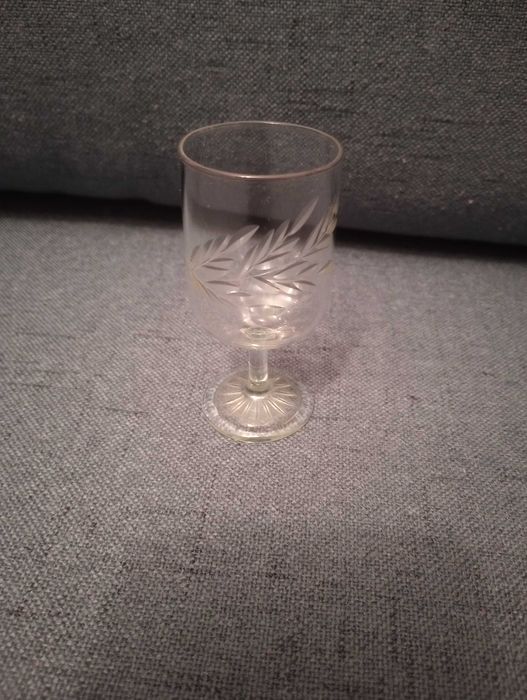 Kieliszki ze zdobieniem