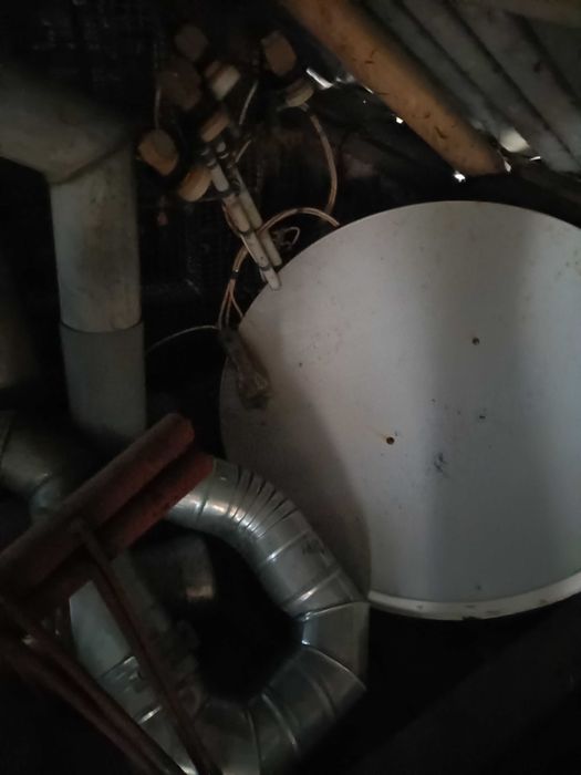 супутниковий приймач ТВ и дві тарілки с крепленням та 5 головок