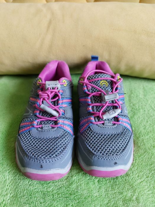 Фірмові кросівки Outventure