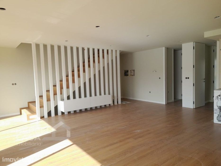 Apartamento T4 Duplex com garagem fechada em Arcozelo - Barcelos