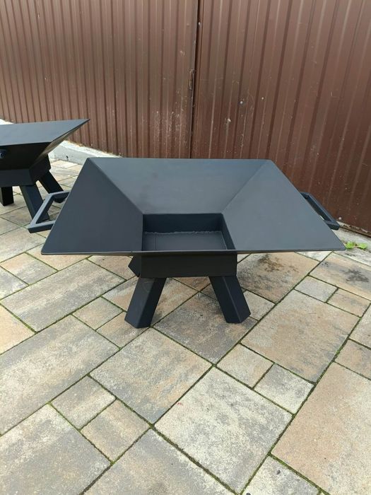 Palenisko ogrodowe. Podstawa dla ogniska. Grill