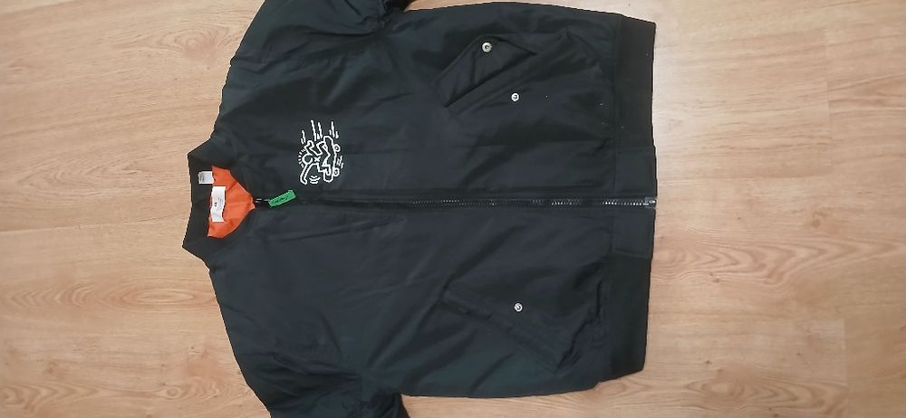 продам куртку h&m чорна