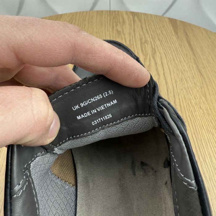 Оригінальні шкіряні туфлі Clarks air active