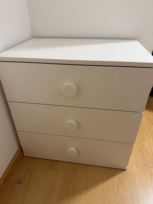 Comoda com 3 gavetas GODISHUS