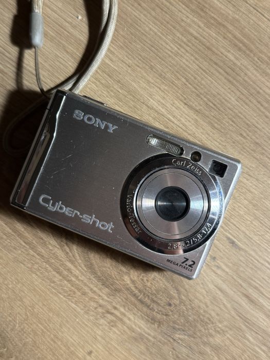 aparat cyfrowy Sony Cyber-shot.