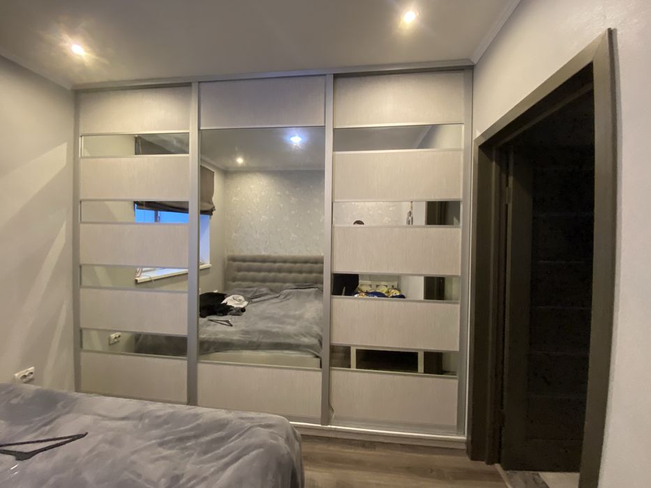 Шафа-купе 3 м, дзеркало, в хорошому стані