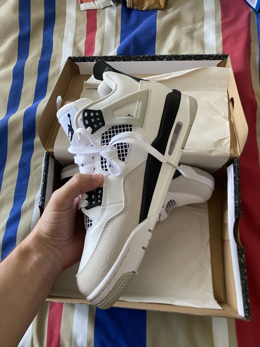 Air Jordan 4 Brancos e Pretos 43