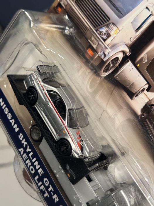 Hot Wheels Premium Team Transport Nissan Skyline GT-R R34 Aero
