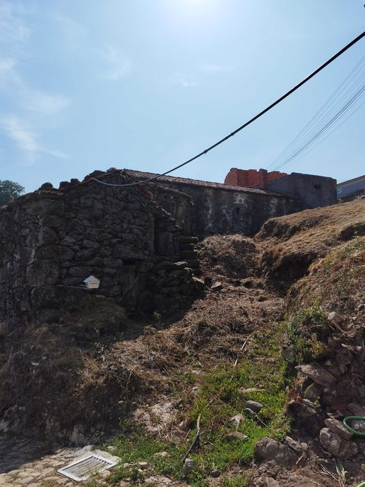 Casa de pedra para restauro