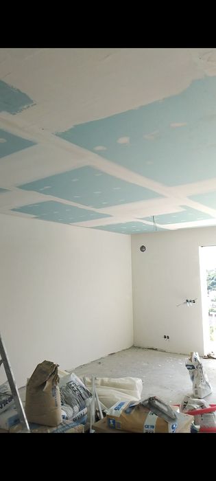 Capoto, estuque e pintura