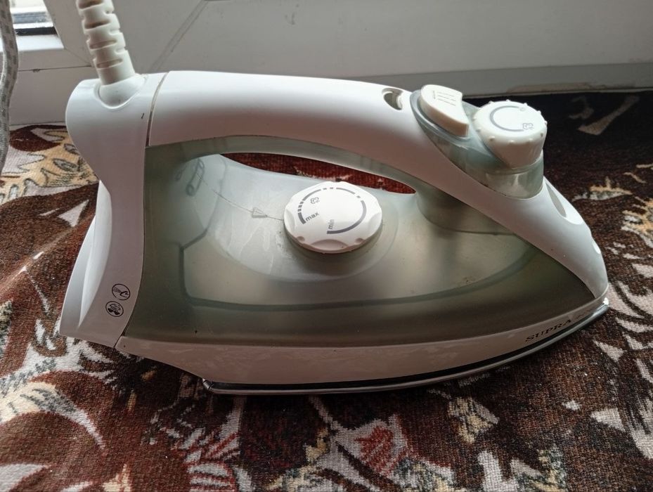 Утюг SUPRA IS-2740PS