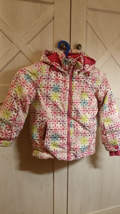 Куртка зимняя для девочки 4-6 лет.