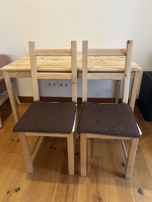 Mesa IKEA INGO em pinho maciço + 2 cadeiras IVAR