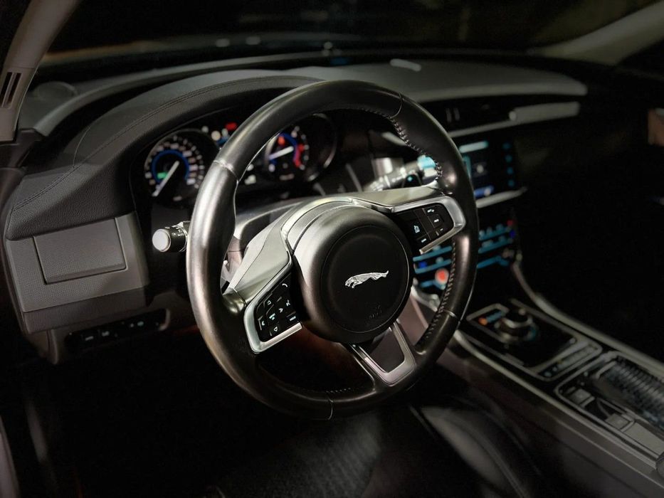 Jaguar XF484084274169139207
