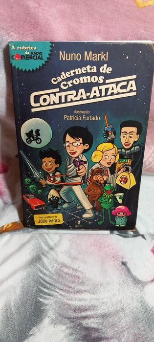 Caderneta de cromos contra ataca. Oferta 3° livro