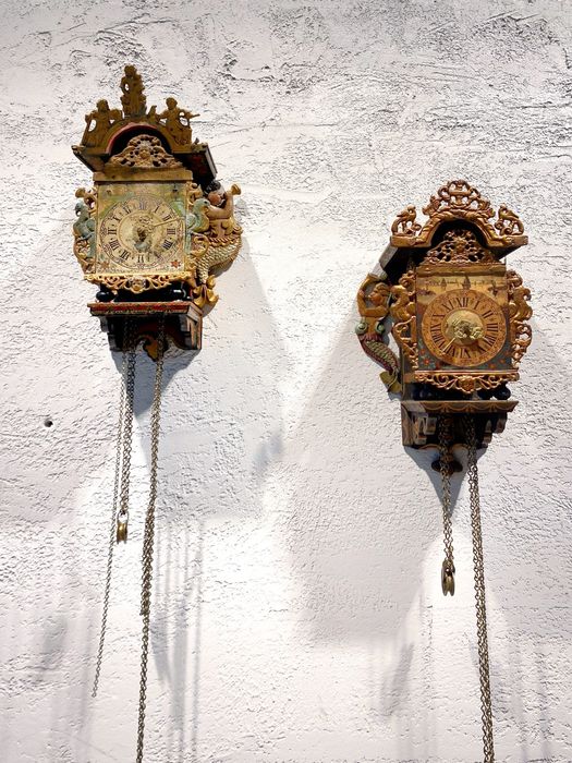 Wiekowe Zegary scienne w stylu barokowym