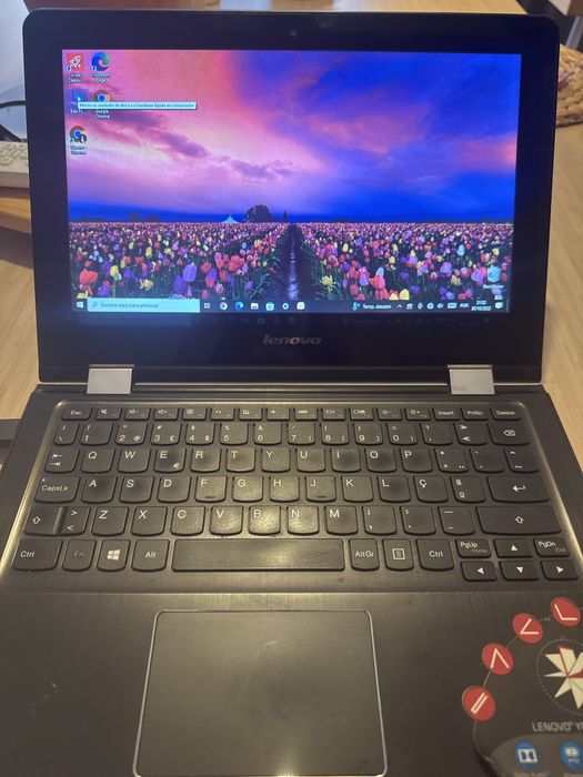 Portátil Lenovo branco com ecrã touch