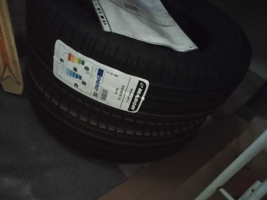 2 x Pneus NOVOS 205 60 R16