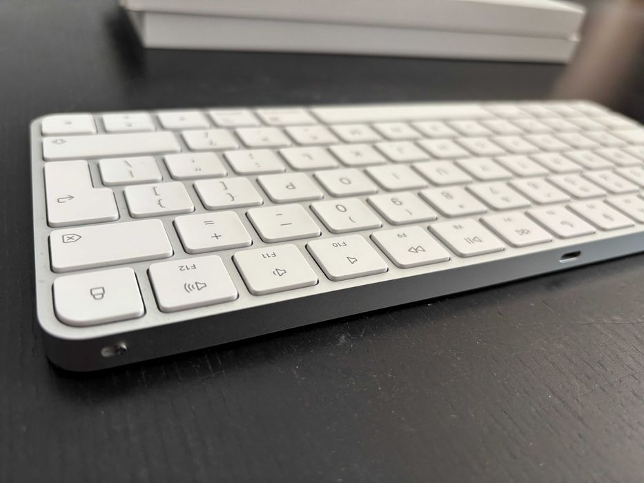 Teclado Apple Magic Keyboard (Praticamente Novo) Layout ISO