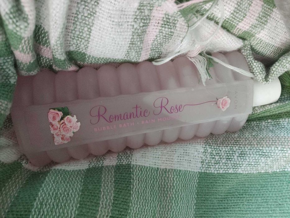 Avon płyn do kąpieli romantyczna róża