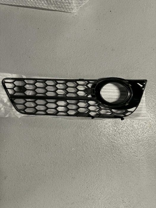 Kratki halogenów,grill plaster miodu Audi A5 8T przedlift