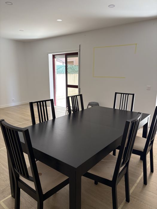 Mesa Extensível Preto com 6 cadeiras