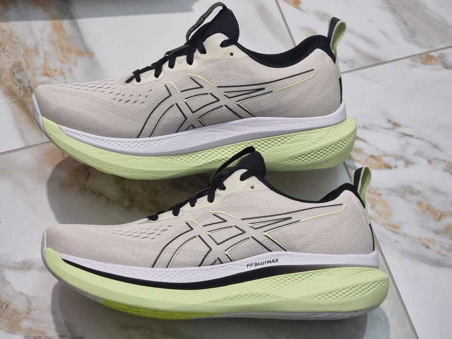 Оригінал 100% чоловічі кросівки asics GlideRide Max  eur 42.5