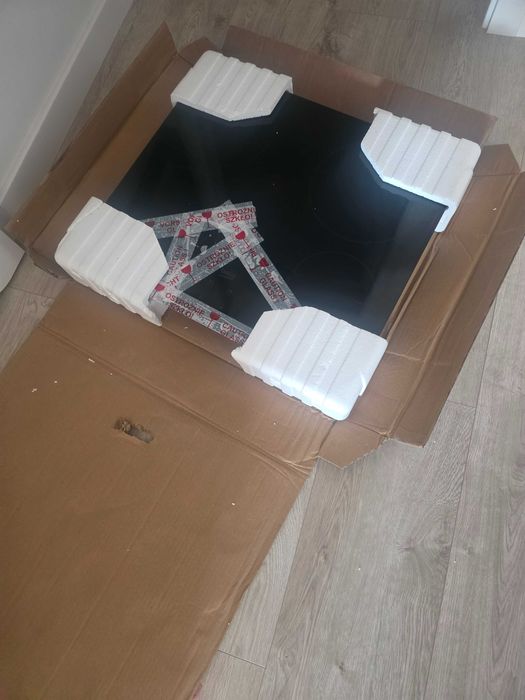 Płyta indukcyjna sprawna z rozbitym szkłem