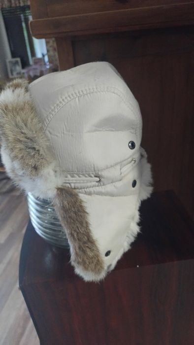 Piękna czapka zimowa papacha biała futerkowa