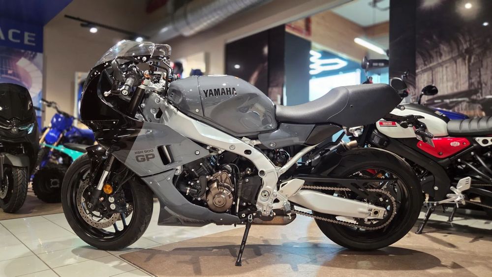Yamaha XSR 900 GP Dodatki Akrapovic SALON