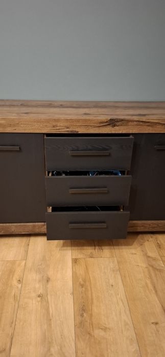 Komoda z BRW z szufladami i półkami