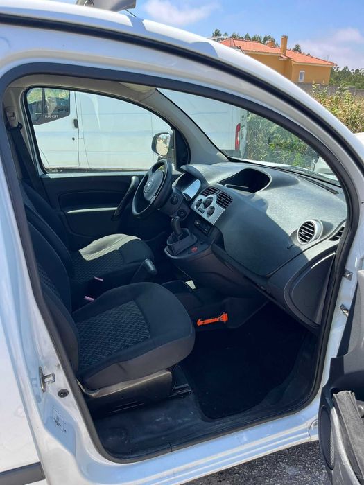 Renault Kangoo 1.5 dCi 2013, 223.000 km, com barras de tejadilho e gancho de reboque