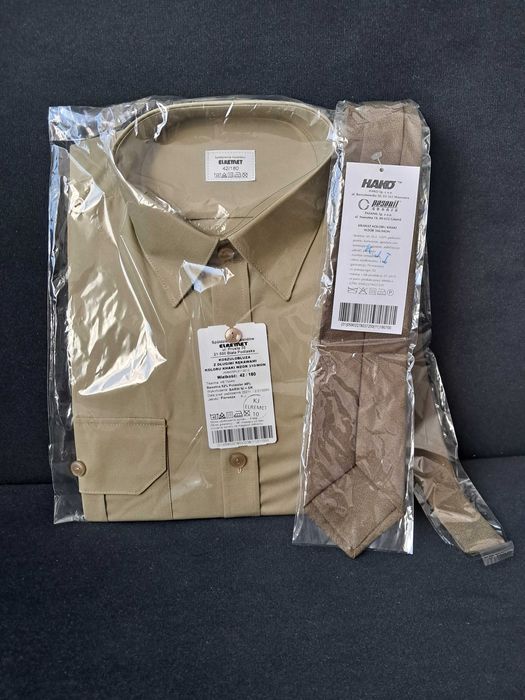 Koszulobluza z długimi rękawami koloru khaki wzór 310/mon rozm.42/180 z krawatem wz 306/mon