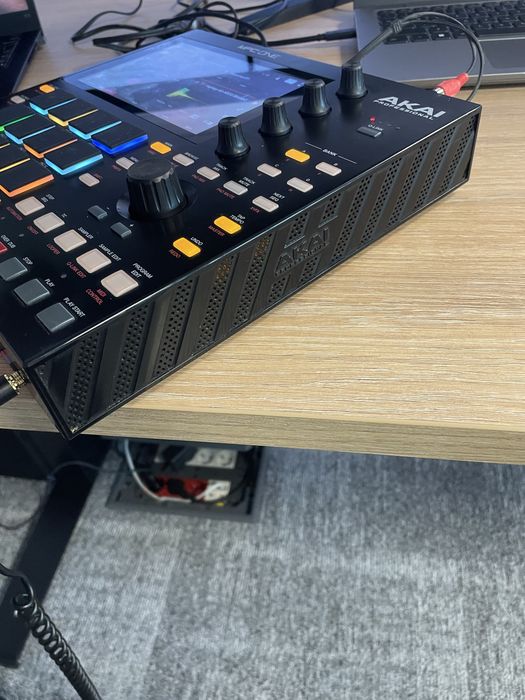 Akai mpc one (nie plus )