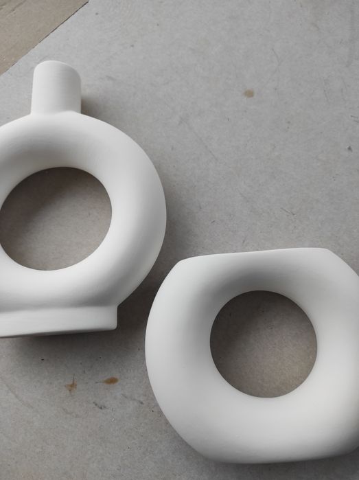 Komplet dwóch nowoczesnych wazonów ceramicznych