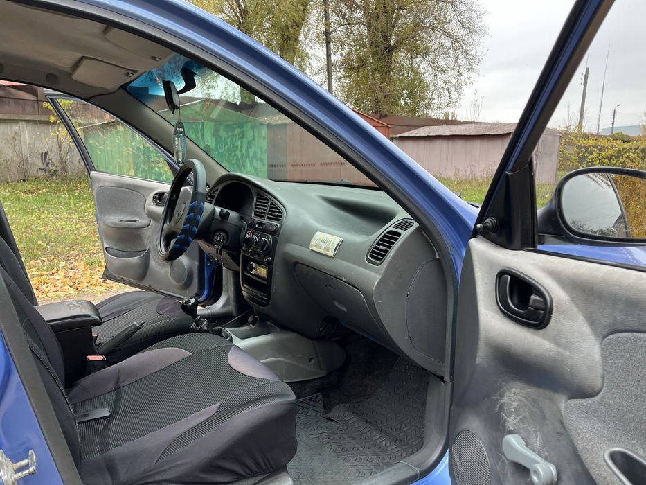 Продам автомобіль повністю обслужений, вкладень не потребує.