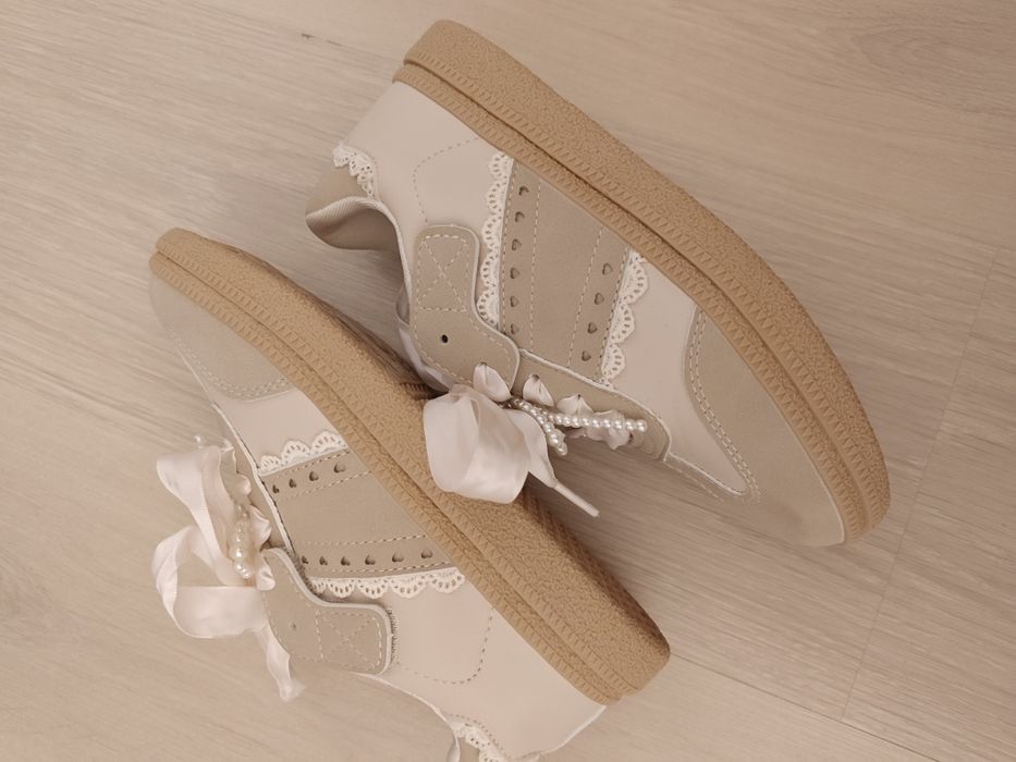Adidasy Reserved r32