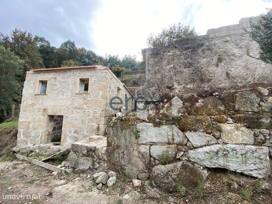 Moradia para Reabilitação com Terreno e Vista Panorâmica